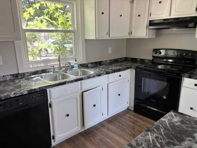 3601 Crestview Dr - Photo 3 of 10