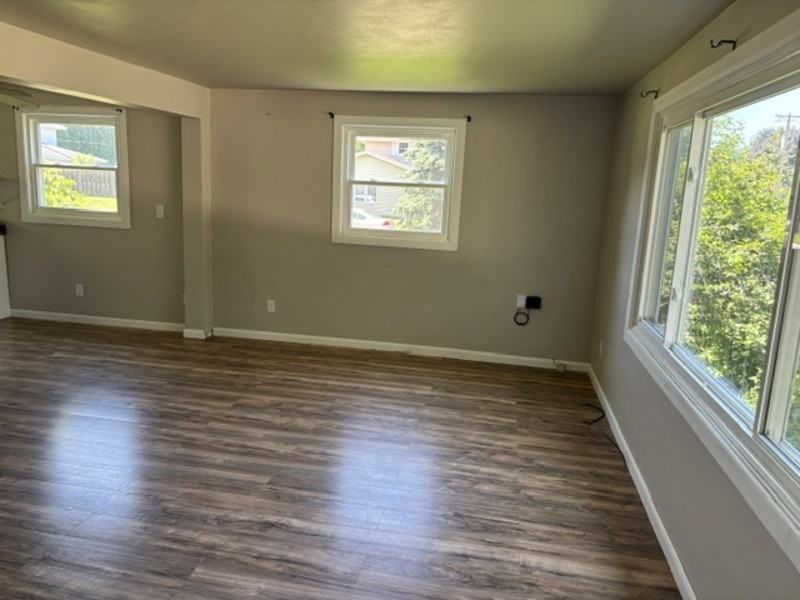 3601 Crestview Dr - Photo 4 of 10