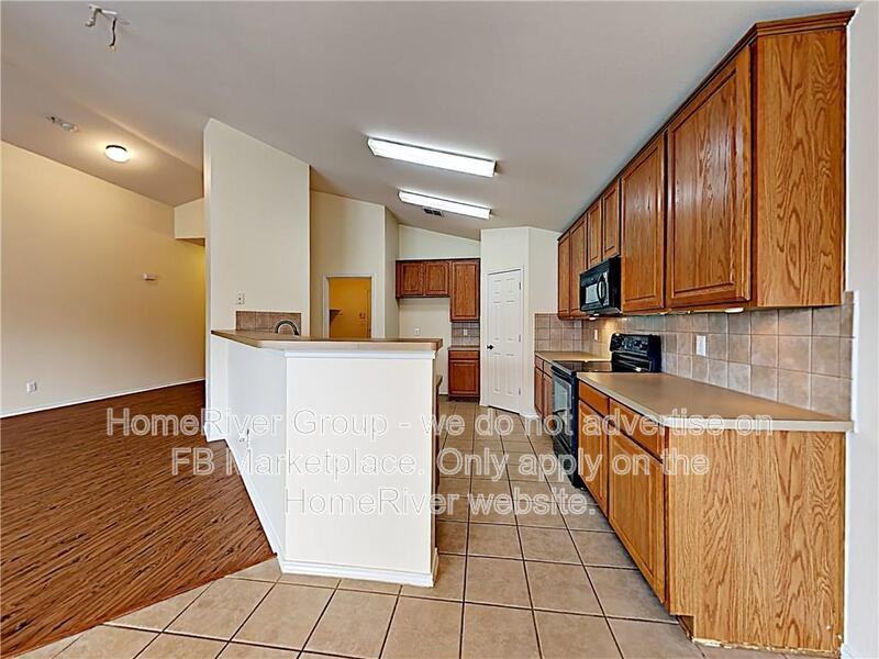 1204 Huntsville Dr - Photo 3 of 13