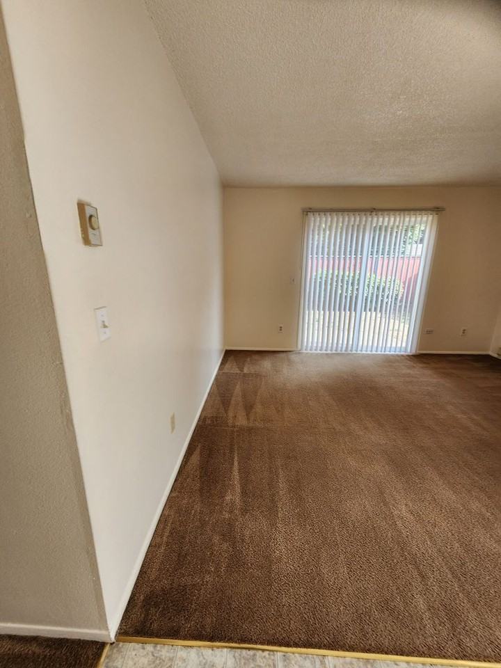 #410 OAK MANOR - Photo 5 of 28