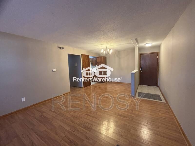 7815 Douglas Ave #102 - Photo 4 of 15