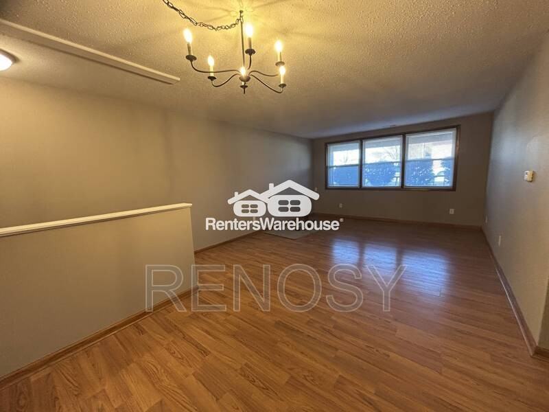 7815 Douglas Ave #102 - Photo 5 of 15