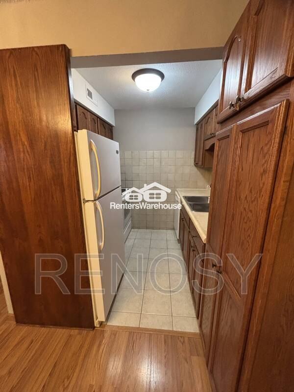 7815 Douglas Ave #102 - Photo 7 of 15