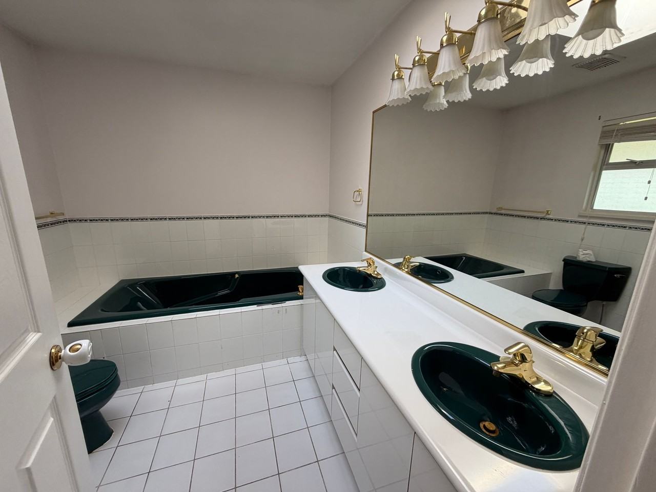 4849 Canada Way - Photo 7 of 11