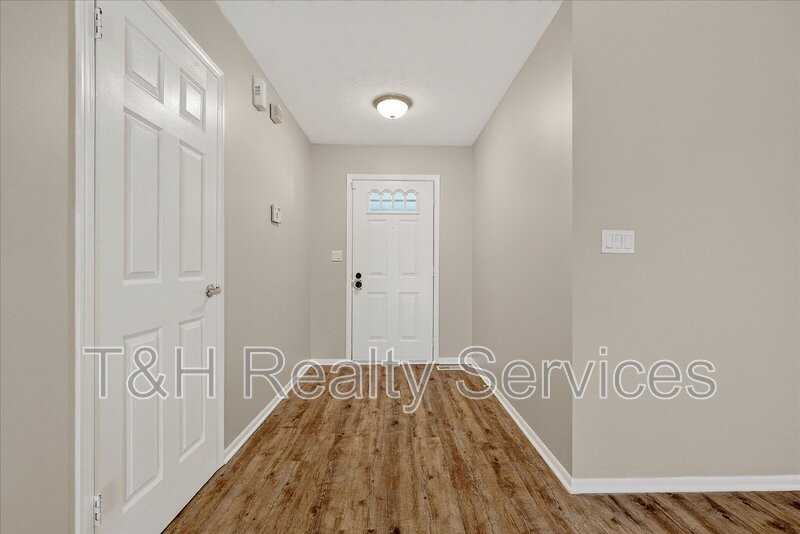 6528 Adamson Ct - Photo 3 of 26