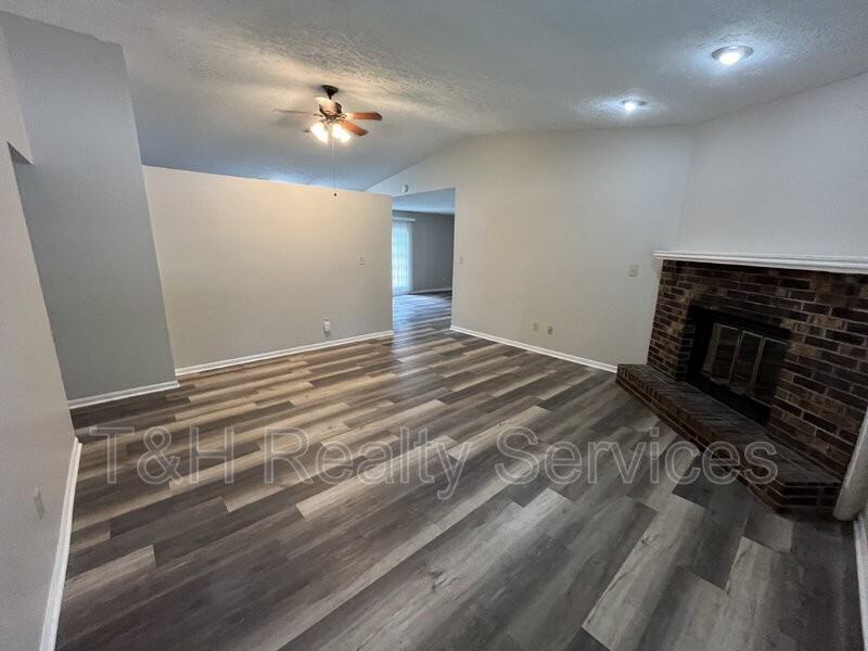 8114 Jade Ct - Photo 4 of 19