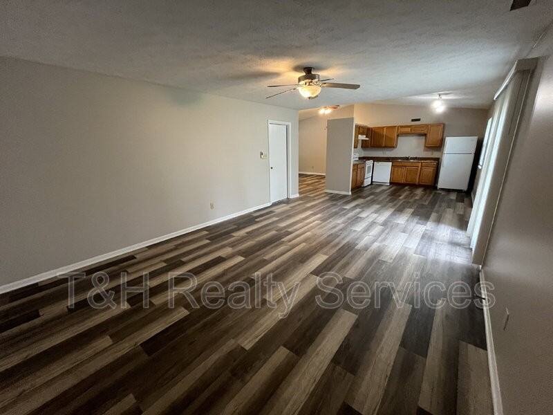 8114 Jade Ct - Photo 7 of 19