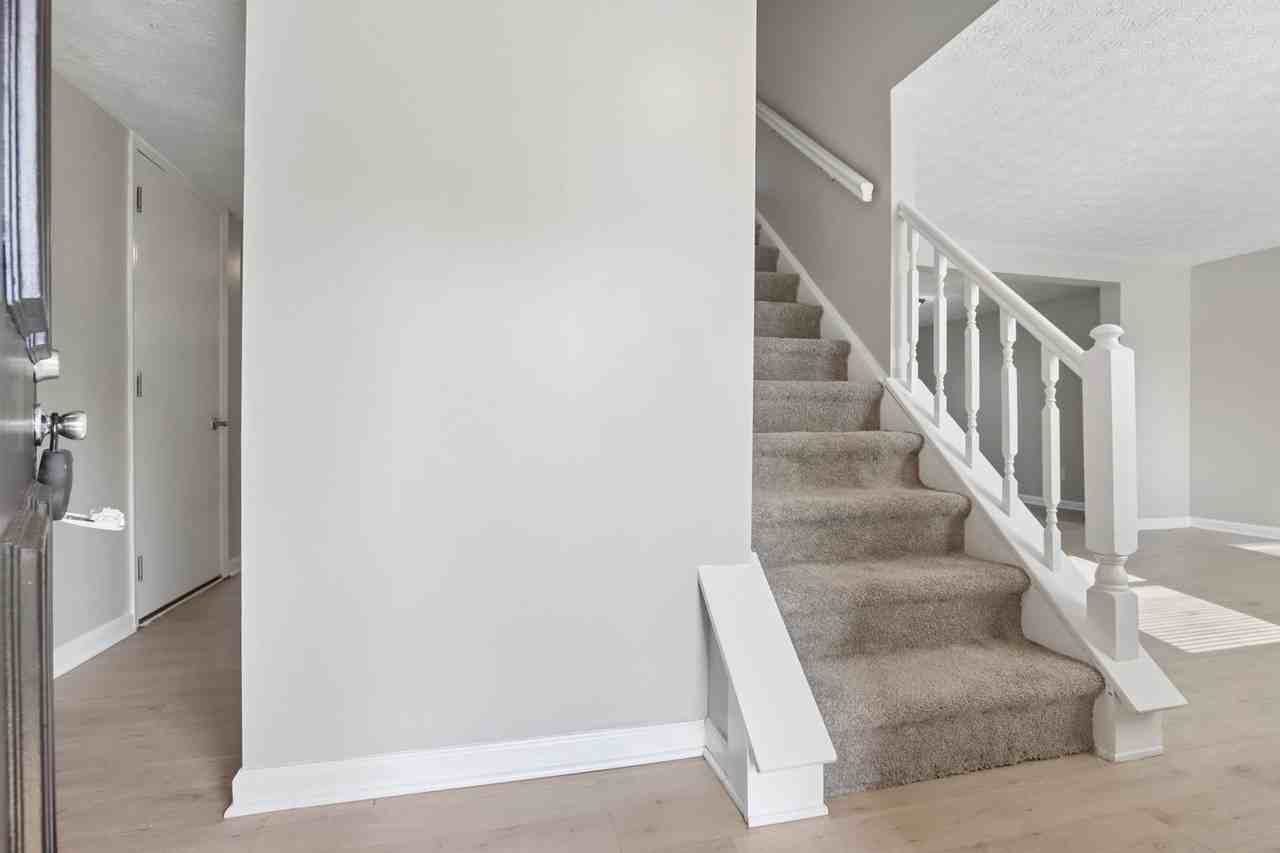 953 S Spring Rd - Photo 2 of 38