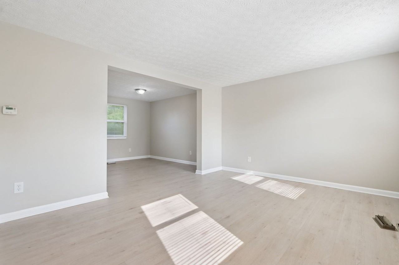 953 S Spring Rd - Photo 3 of 38