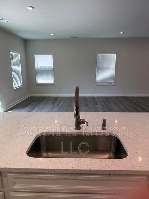 7071 Glass Ct - Photo 6 of 35