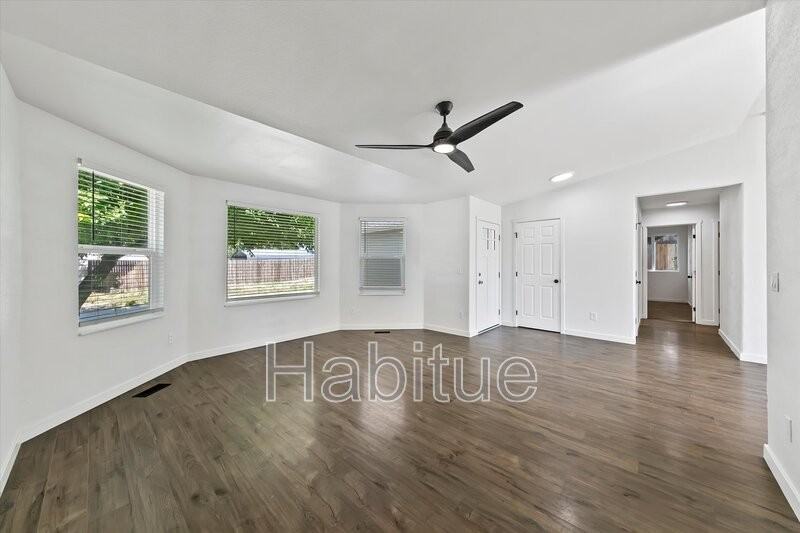 2041 E Oakridge Ct - Photo 6 of 33
