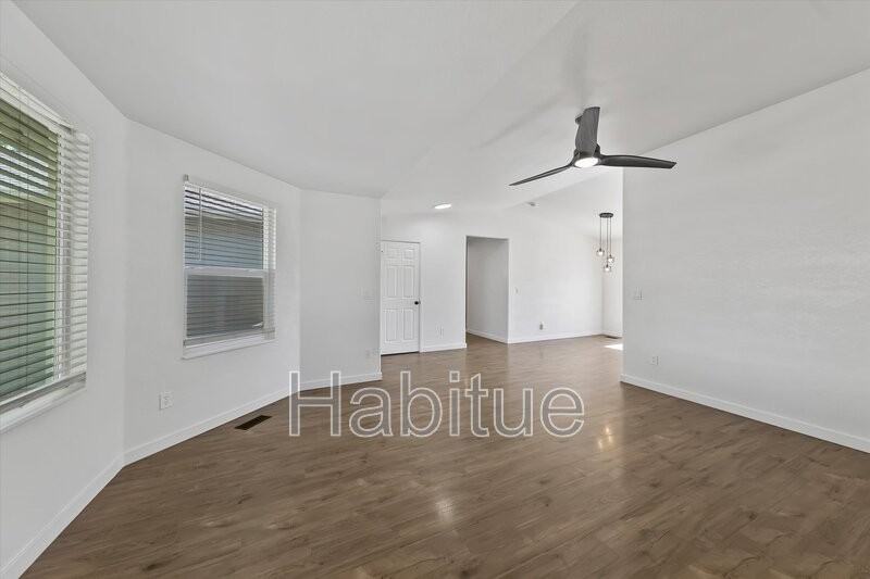 2041 E Oakridge Ct - Photo 7 of 33