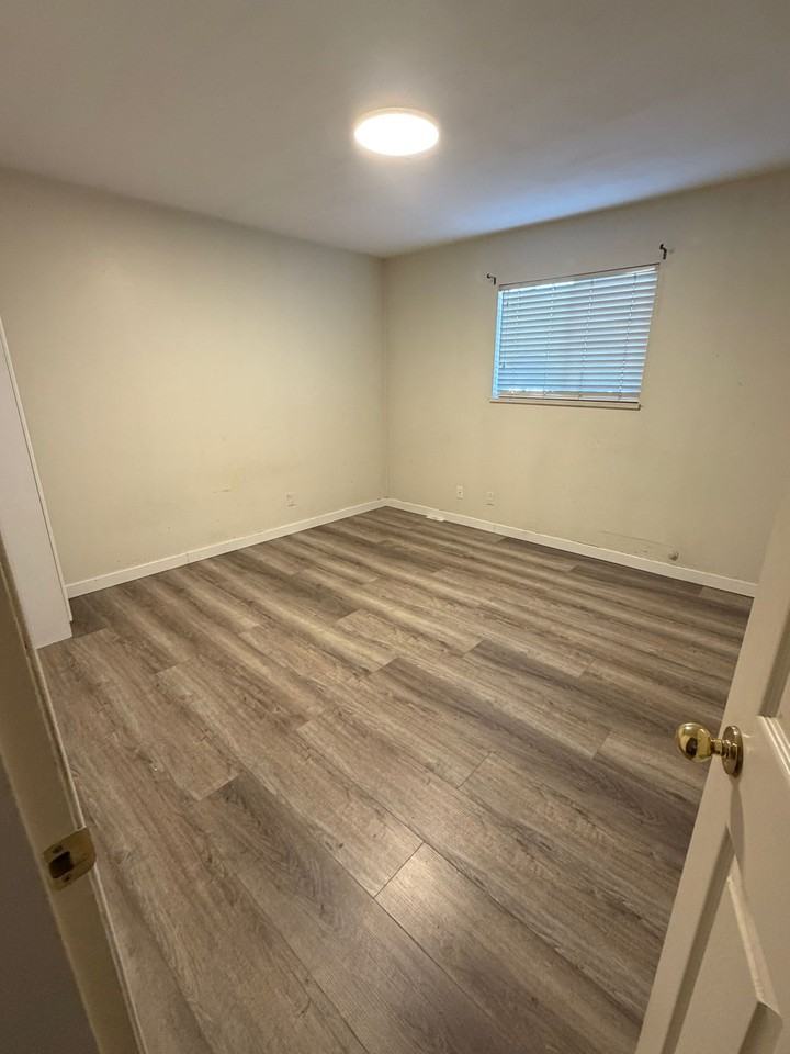4849 Canada Way - Photo 3 of 4