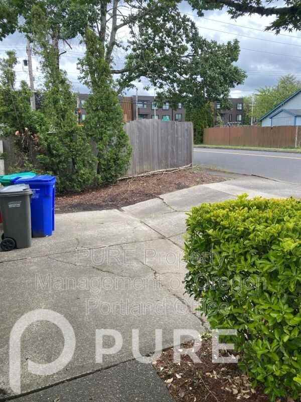 1725 Se 5th St - Photo 5 of 26