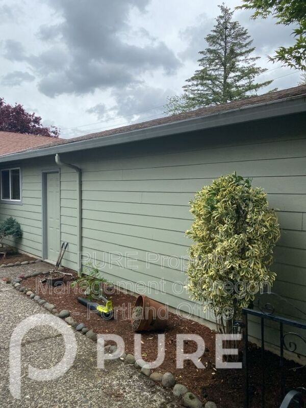 1725 Se 5th St - Photo 6 of 26