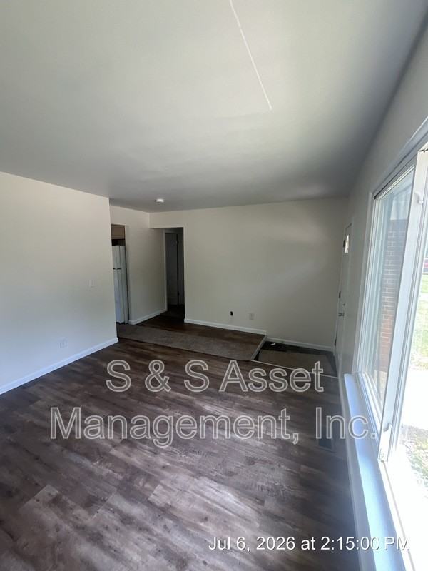 3324 Danbury Crossroad St - Photo 5 of 23