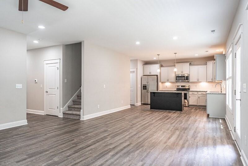 643 Lilac Ln - Photo 4 of 25