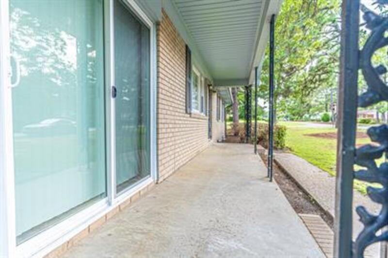 205 N Glover St - Photo 4 of 48