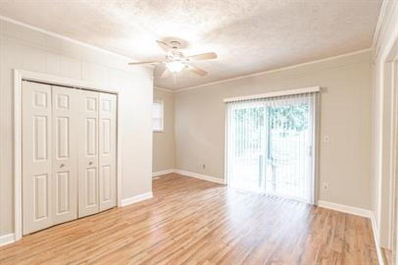 205 N Glover St - Photo 7 of 48