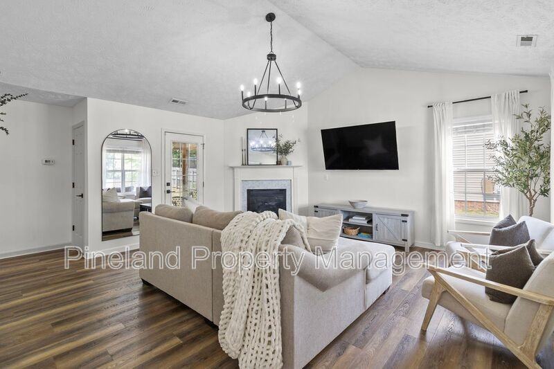 133 Haywood Dr - Photo 7 of 44