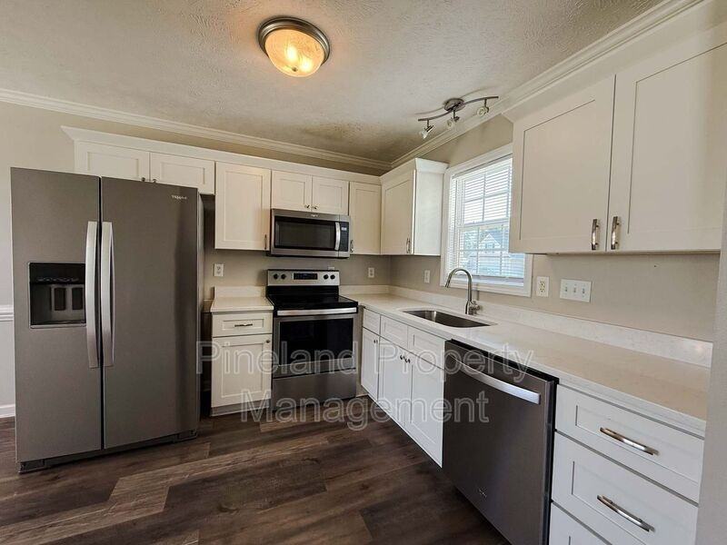 225 Shakerstone Dr - Photo 2 of 22