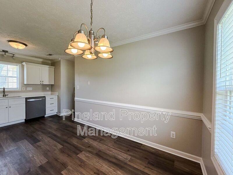 225 Shakerstone Dr - Photo 4 of 22