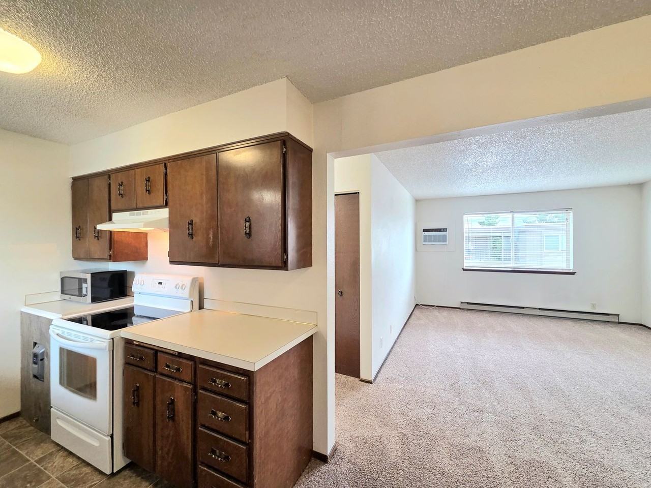 407 Oregon St - Photo 2 of 22