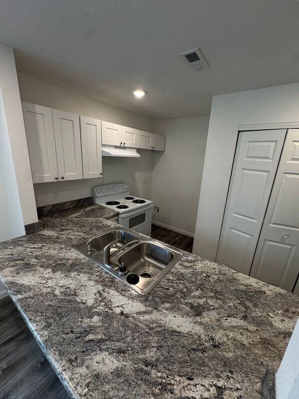 1618 W Scott St #A - Photo 5 of 20