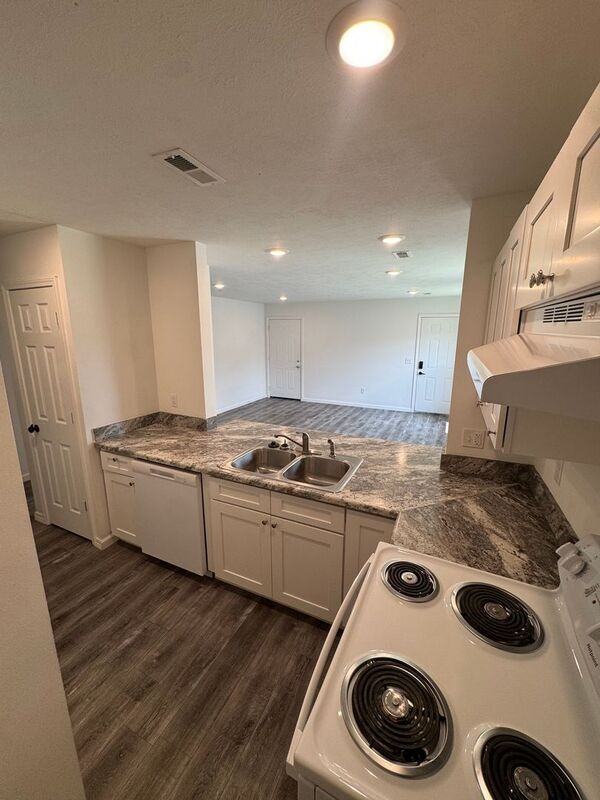 1618 W Scott St #A - Photo 6 of 20