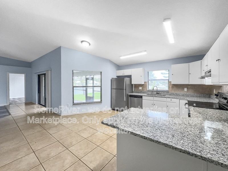 544 Flamingo Dr - Photo 4 of 18