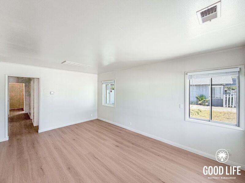 3895 King St - Photo 2 of 18