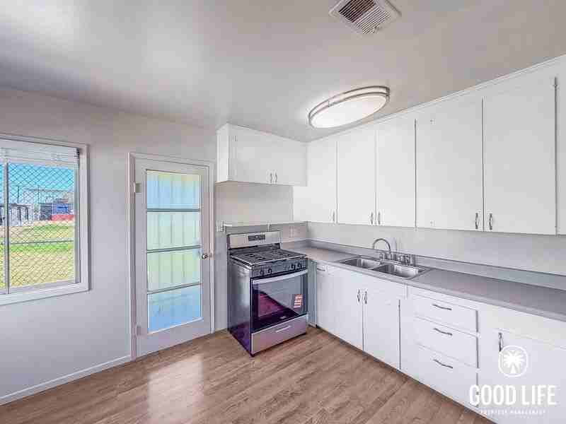 3895 King St - Photo 4 of 18