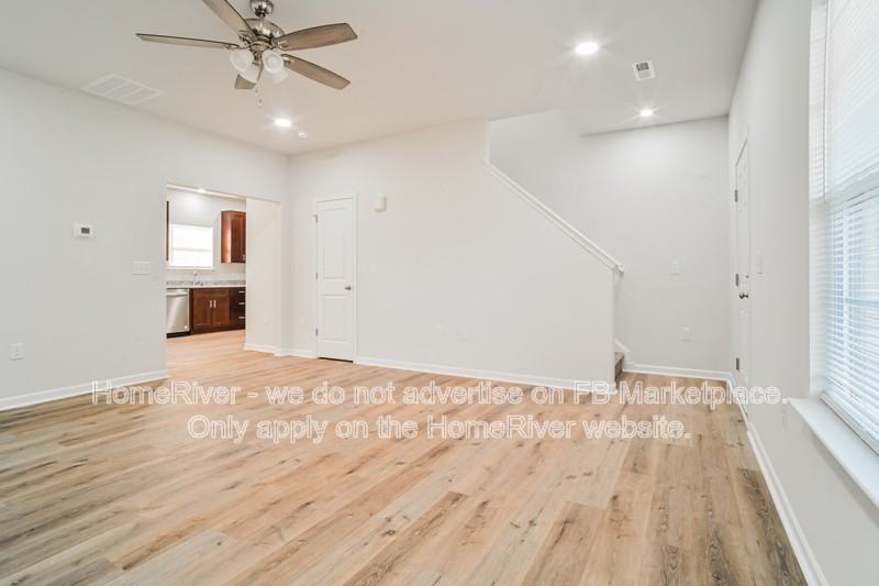 1823 Glenside Dr - Photo 3 of 20