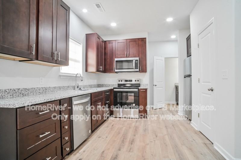 1823 Glenside Dr - Photo 5 of 20
