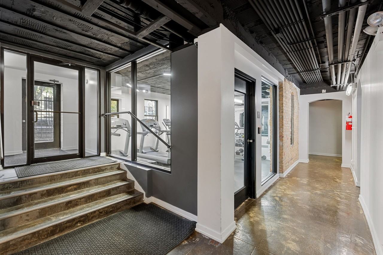 4875 N Magnolia Ave - Photo 4 of 5