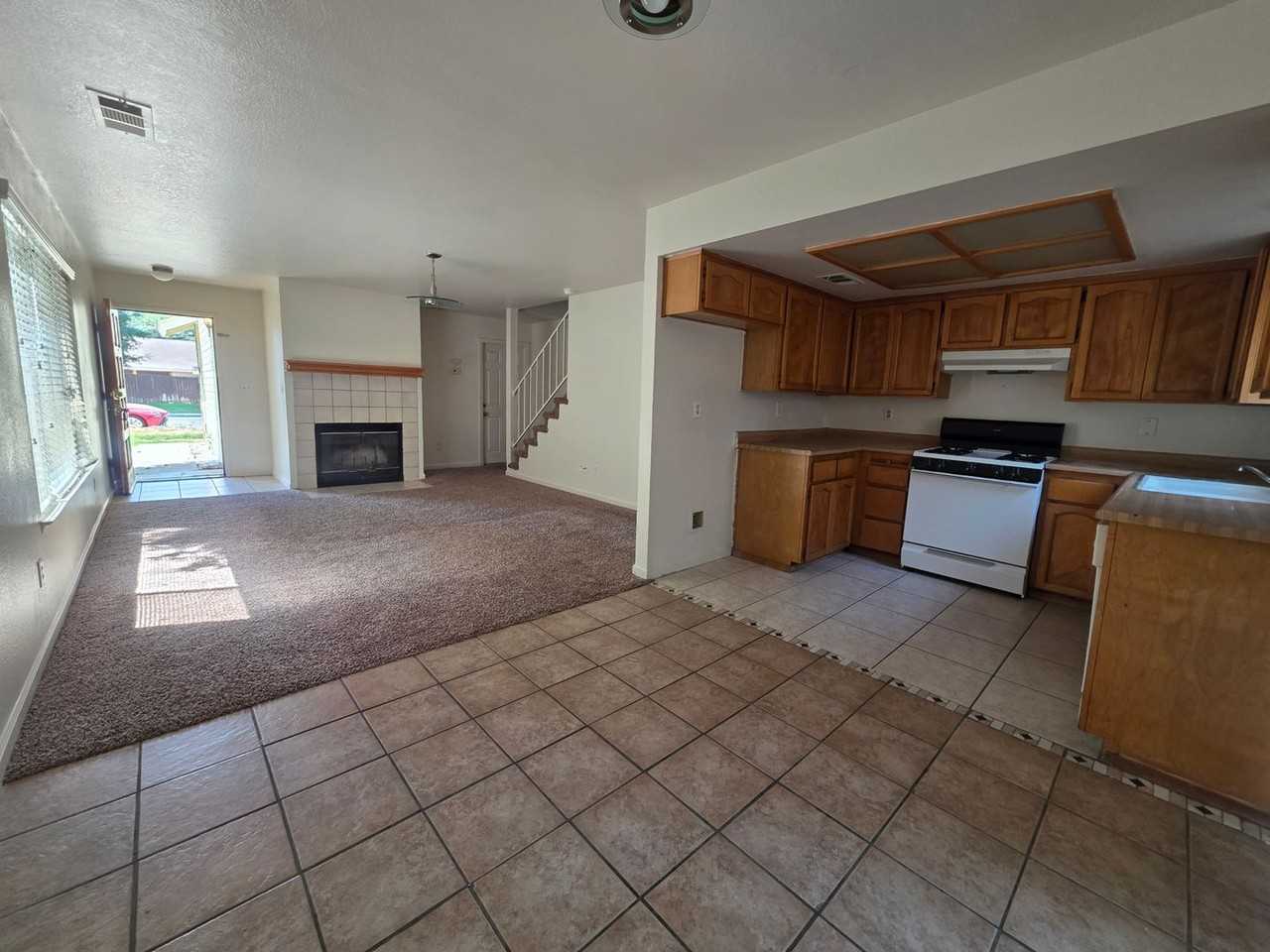 2808 W Mission Ct - Photo 2 of 4