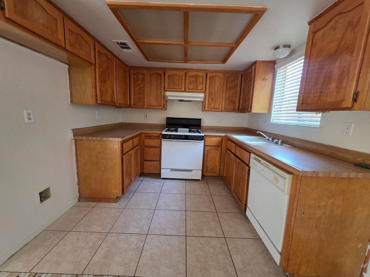 2808 W Mission Ct - Photo 3 of 4