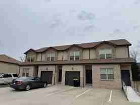 Convenient Location! Lovely 2 Bed 2.5 Bath Townhouse! - Photo 1 of 1