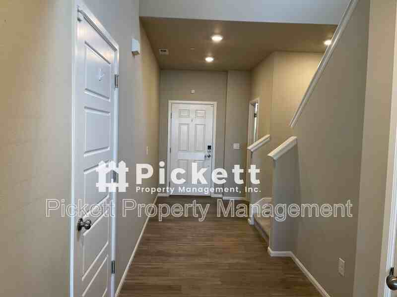 938 Timberline Ave - Photo 3 of 16