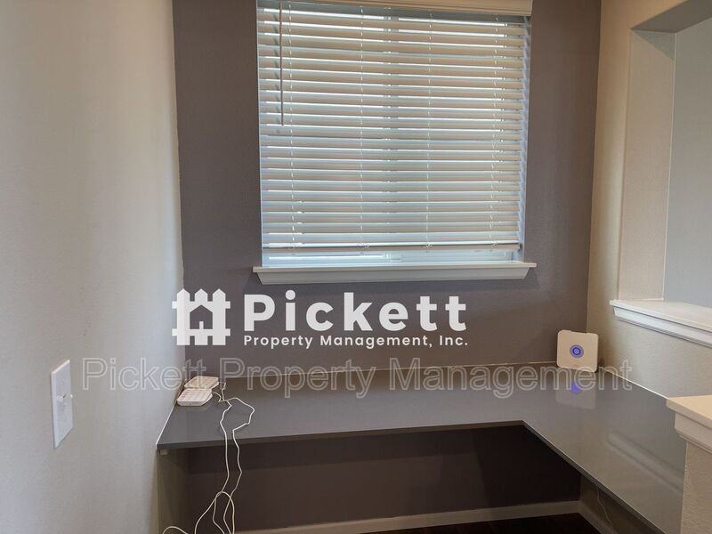 938 Timberline Ave - Photo 4 of 16