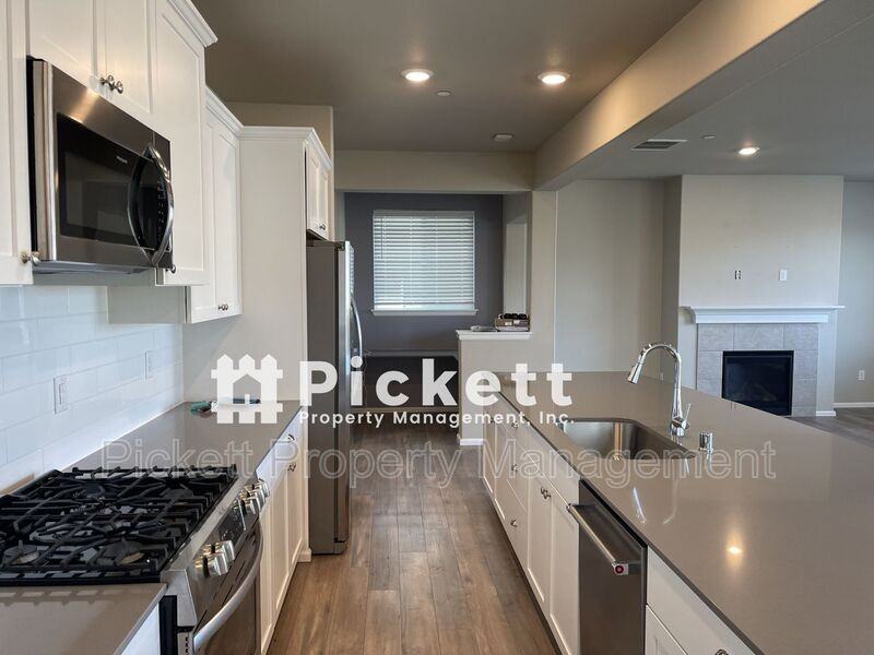 938 Timberline Ave - Photo 6 of 16