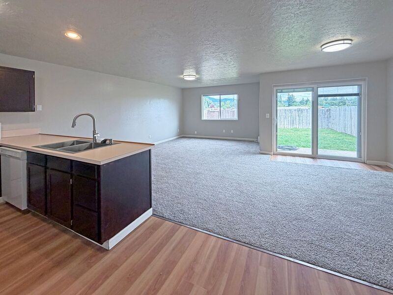 780 N Cloverleaf Loop - Photo 2 of 21