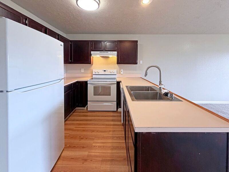 780 N Cloverleaf Loop - Photo 3 of 21