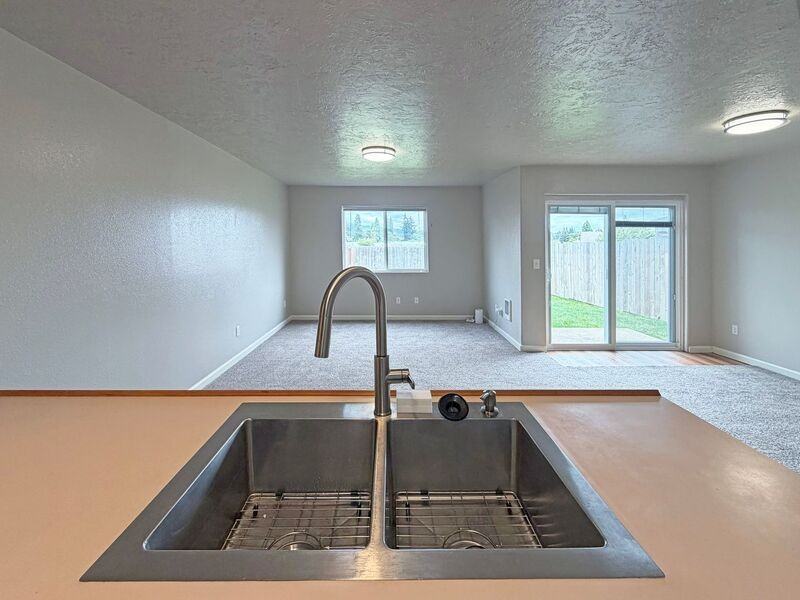 780 N Cloverleaf Loop - Photo 5 of 21