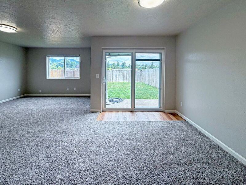 780 N Cloverleaf Loop - Photo 6 of 21