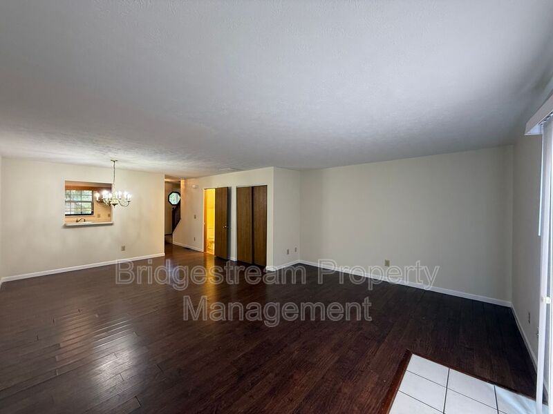 4583 Burchdale St - Photo 2 of 10