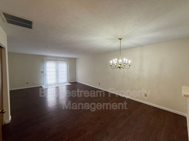4583 Burchdale St - Photo 3 of 10