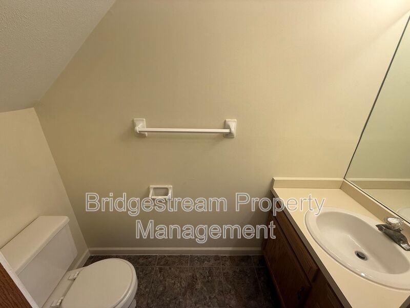 4583 Burchdale St - Photo 4 of 10