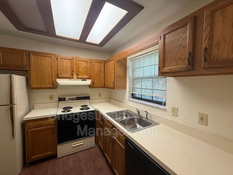 4583 Burchdale St - Photo 6 of 10