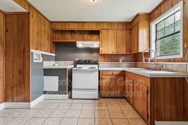218 Lovelace Rd - Photo 2 of 25